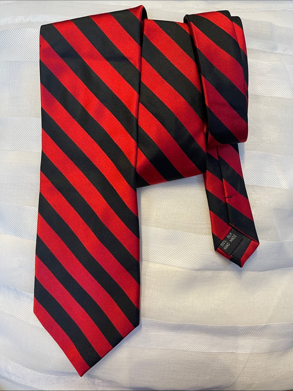 Red and Black Diagonal Stripe Men's Tie - Classic Formal Accessory